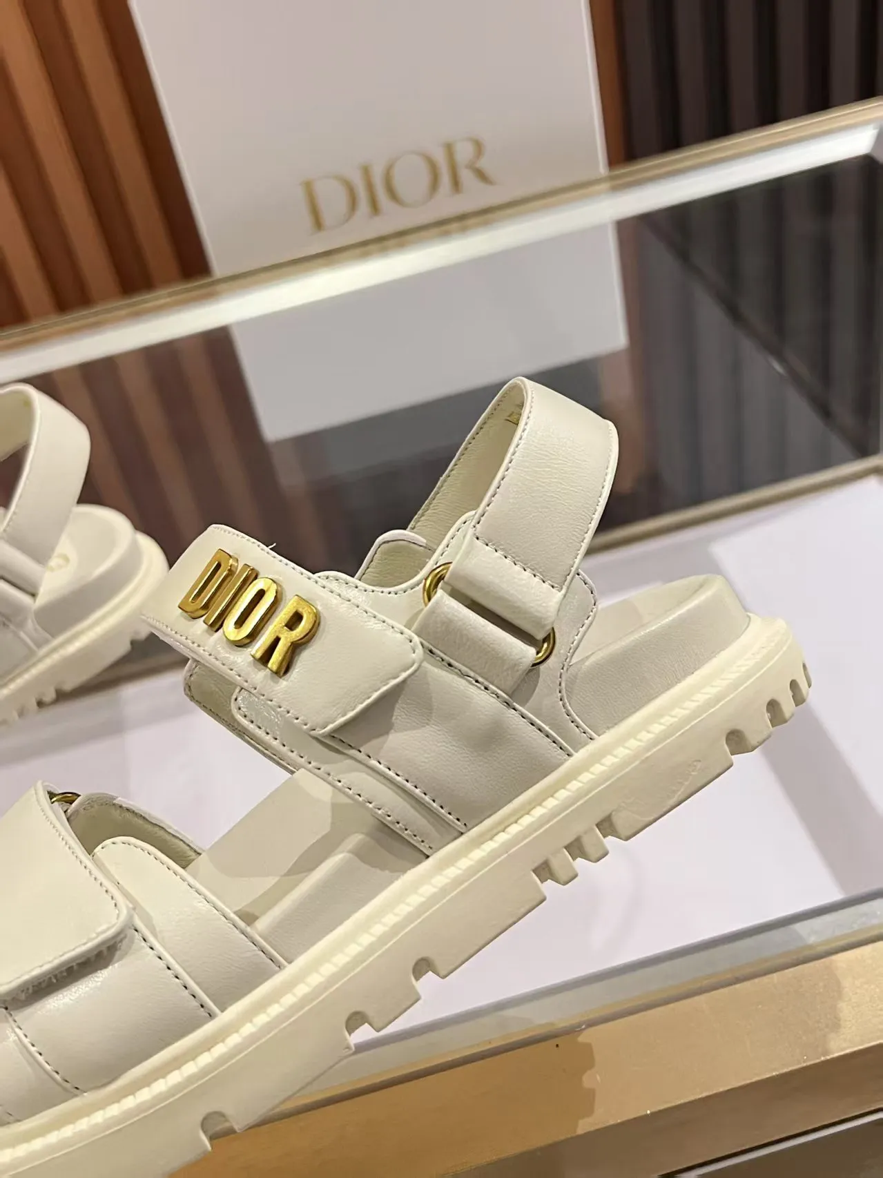 👟👟Ex-factory price 480👟👟 Dior classic popular sandals Step into the fashion territory of Dior slippers and encounter the ultimate fusion of elegance and comfort. The upper is engraved with the Christian Dior Paris logo using exquisite embroidery technology. The delicate stitching tells the brand's profound heritage and is fully recognizable.   Made of high-quality materials, it feels soft and fits your feet, as if it is a gentle care tailor-made for your feet. The sole is carefully designed and engraved with Christian Dior's lucky star symbol. It is not only a beautiful embellishment, but also provides reliable grip, making every step steady and secure.   It has a simple design and is easy to put on and take off. Whether it is a lazy weekend or a pleasant vacation, it can be easily adapted. Whether paired with casual shorts, casual jeans, or an elegant dress, Dior slippers can instantly enhance the overall style and show a casual fashion attitude.   Dior slippers, in the name of fashion, inject luxurious charm into your life and accompany you with every step you take with confidence and elegance. Material: Fine genuine cowhide upper, outsole, TPR, non-slip and wear-resistant, code number: 35-41 (42 customized)